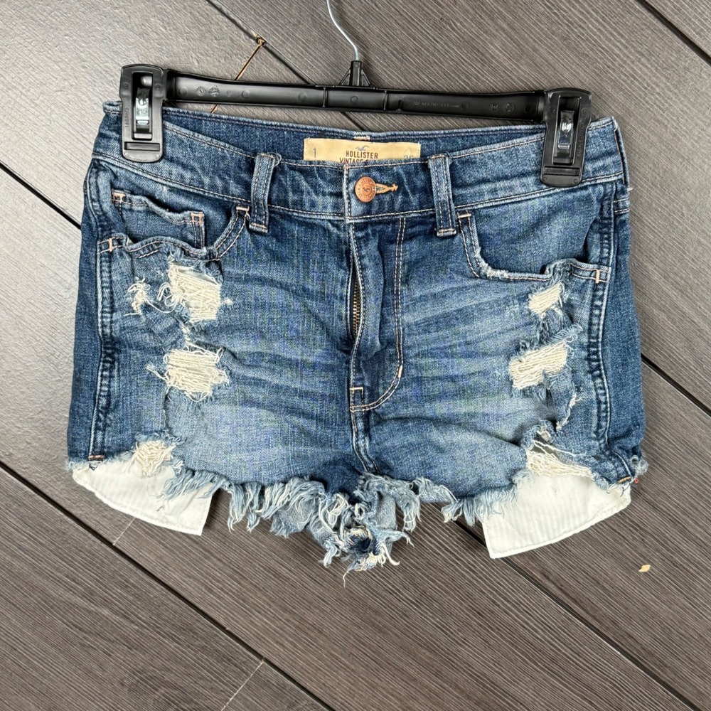 Hollister Women's 1 W25 Vintage Short High Rise Distressed Denim Cutoff Y2K